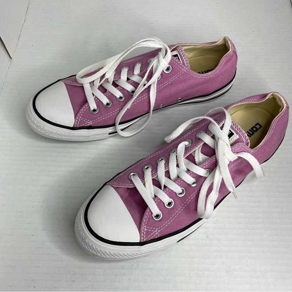 Converse Chuck Tayler low top Lilac Unisex men 9 Women 11 Slightly Used